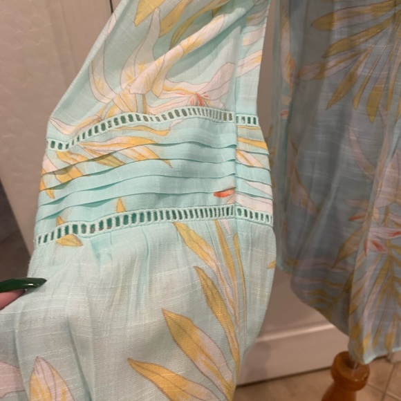 Lauren Conrad floral blouse Size Small - Picture 5 of 9